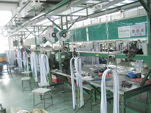 插头流水线生产